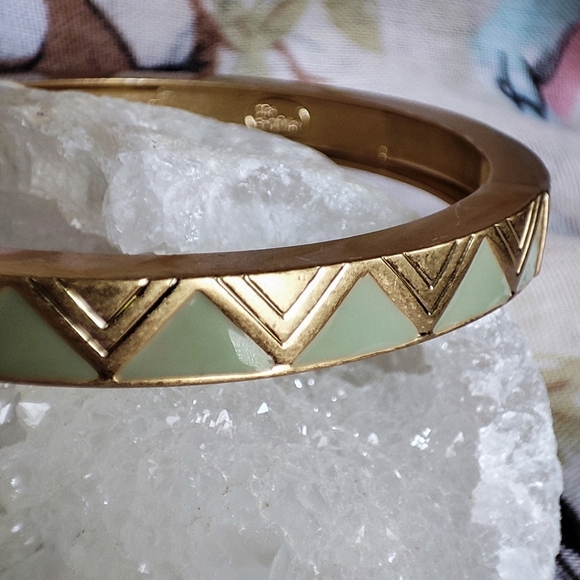 Lia Sophia Signed Matte Brass Sage Green Enamel Stretch Bracelet Pyramid Design - Picture 2 of 6